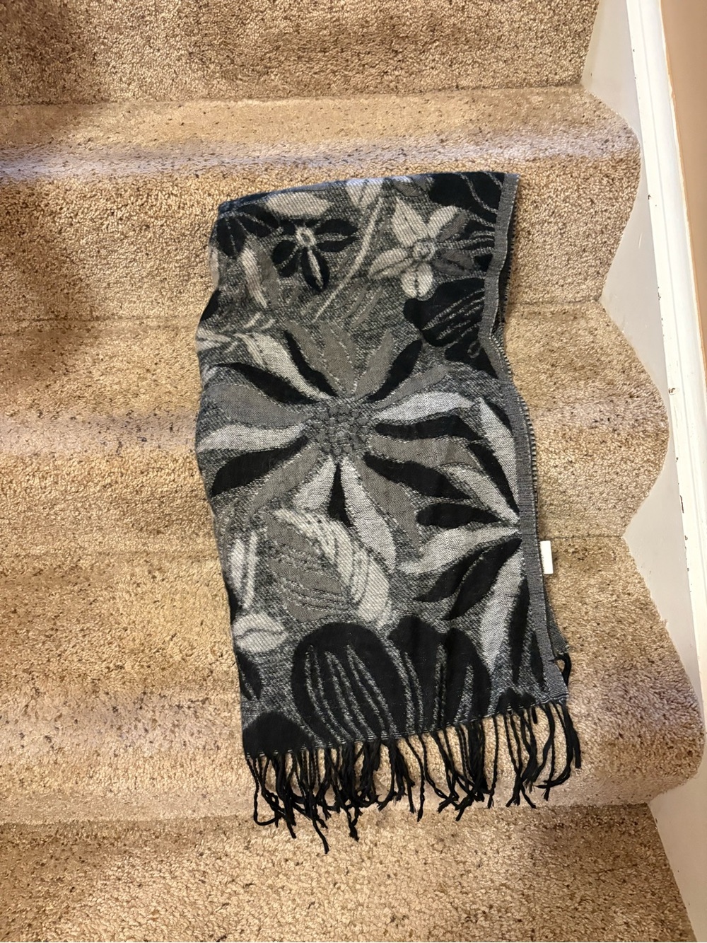 New pretty black & grey patterned scarf.